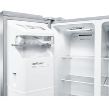 Offener Kühlschrank mit Eiswürfelbereiter und MultiAirflow-System