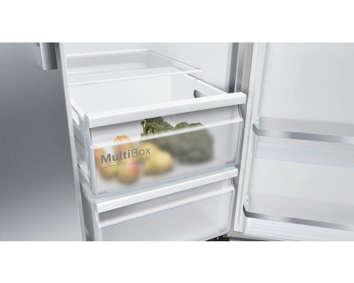Geöffneter Kühlschrank mit MultiBox zur Aufbewahrung von Obst und Gemüse