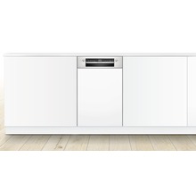 Lave-vaisselle intégré dans un ensemble de cuisine.