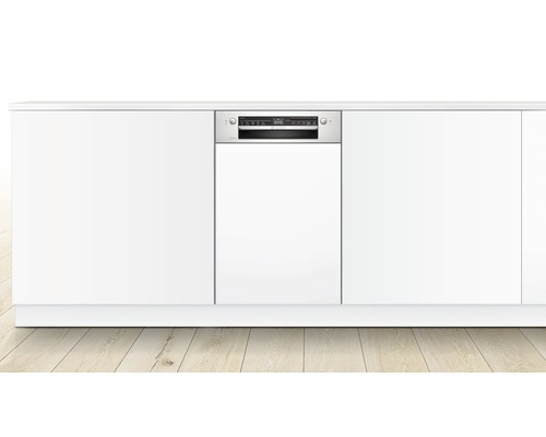 Lave-vaisselle intégré dans un ensemble de cuisine.