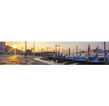 Panorama de Venise avec des gondoles au lever du soleil