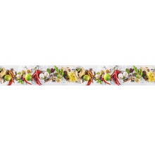 Arrangement de diverses épices et ingrédients tels que des piments, de l''ail et des herbes