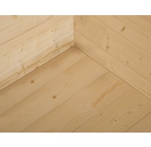 Intérieur avec murs en bois et plancher en bois