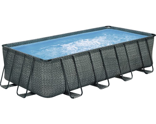Rechteckiger Pool mit Stahlrahmen und Wasserfüllung