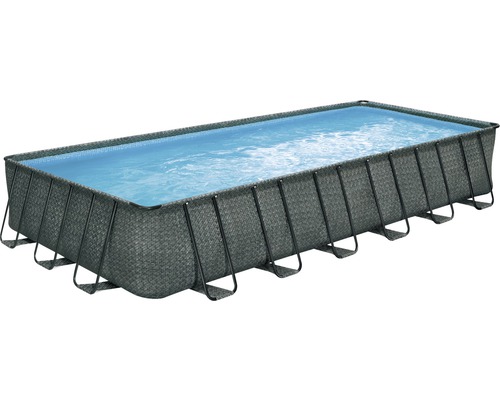 Rechteckiger Frame Pool mit Wasser