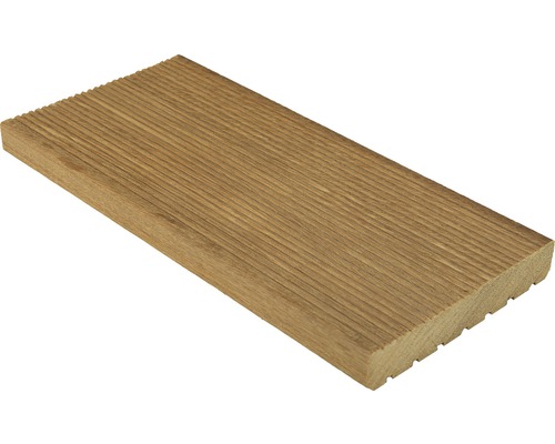 Terrassendiele aus Holz mit geriffelter Oberfläche