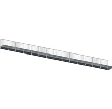 Lange, gerade Brücke mit Geländer