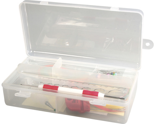 Geöffnete durchsichtige Aufbewahrungsbox mit verschiedenen Handarbeitsutensilien