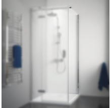 Cabine de douche dans salle de bain avec paroi en verre