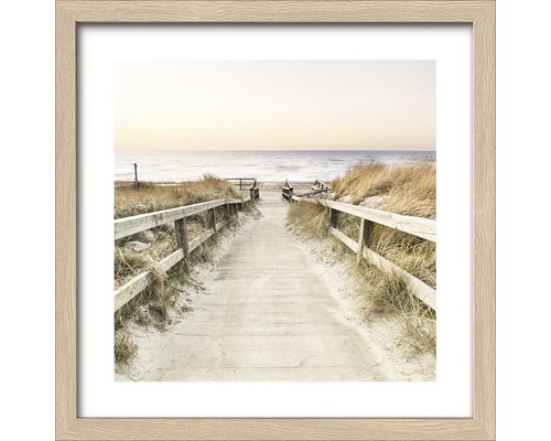 Gerahmtes Bild mit Strandmotiv und Holzsteg