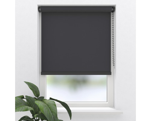 Graues Rollo am Fenster zur Beschattung