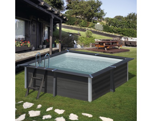 Kit de piscine hors sol en bois composite Gre rectangulaire 606x326x124 cm  avec groupe de filtration à sable, skimmer, échelle, sable filtrant et  tapis de sol gris - HORNBACH