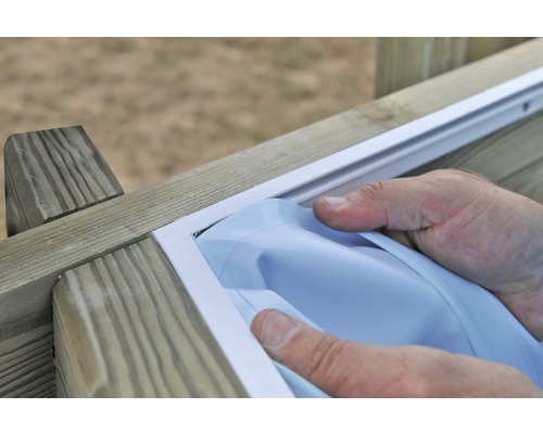 Montage eines Sichtschutzzauns mit Nut- und Federverbindung