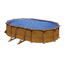 Piscine ovale en bois avec eau
