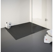 Receveur de douche noir avec cabine de douche dans la salle de bain.