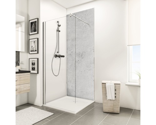 Badezimmer mit Duschkabine, Waschbeckenunterschrank, Wäschekorb und grauen Fliesen