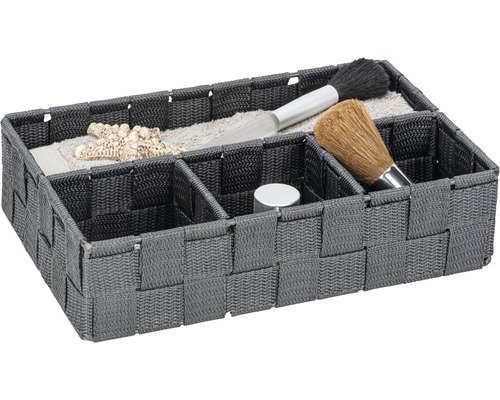 Panier de rangement avec compartiments et divers objets