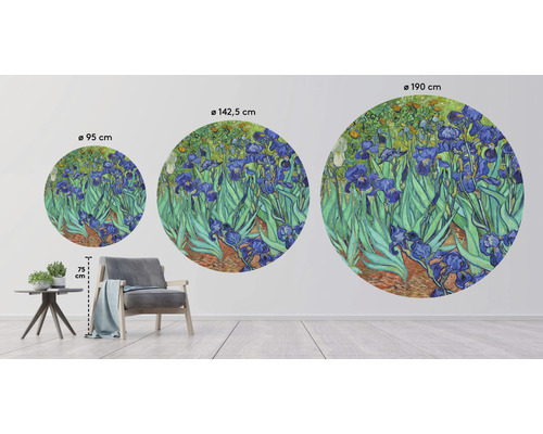 Drei runde Wandbilder mit Blumenmotiv in unterschiedlichen Größen in einem Raum