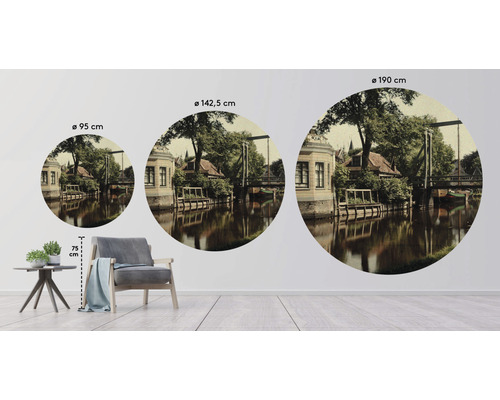 Illustration von drei Wandaufklebern in verschiedenen Größen mit einem Motiv einer Brücke über einen Fluss