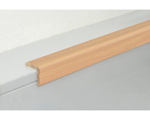 Profil de bordure d''escalier en bois sur marche