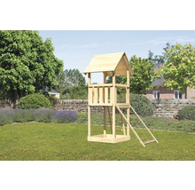 Tour de jeux en bois avec échelle dans le jardin