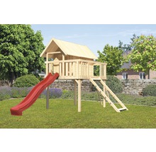 Holzspielhaus mit Rutsche und Kletterwand im Garten