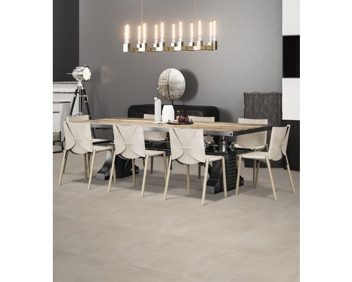 Salle à manger avec table et chaises, éclairée par une suspension
