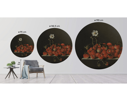 Trois décorations murales rondes avec un motif de fraises de différentes tailles sur un mur