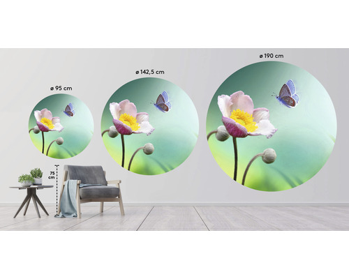 Dekorativer Wandaufkleber mit Blumenmotiv und Schmetterling in verschiedenen Größen