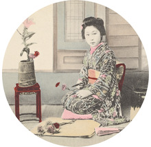 Illustration d''une Japonaise en kimono avec composition florale