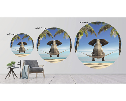 Sticker mural avec un éléphant dans un hamac sur la plage en différentes tailles