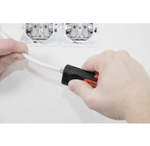 Installation einer elektrischen Leitung mit einem Wiha Abmantelwerkzeug