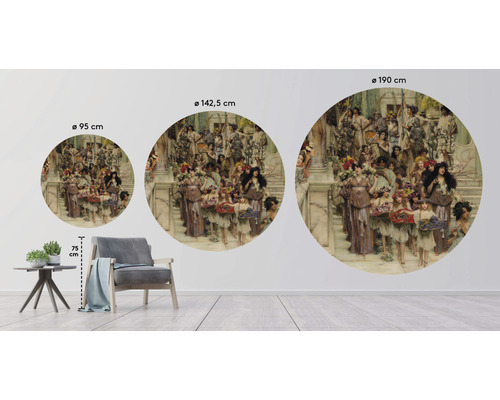 Trois peintures murales rondes avec une peinture de différentes tailles à côté d''un fauteuil et d''une table