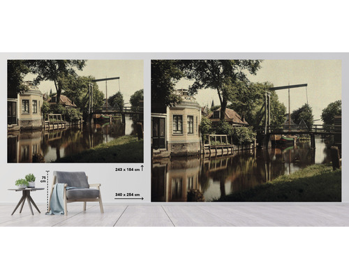 Fototapete mit einem Motiv einer Stadt am Fluss mit einer Brücke