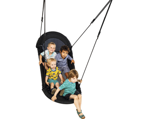 Quatre enfants sont assis dans une grotte suspendue