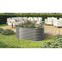 Hochbeet aus Metall mit Bepflanzung im Garten