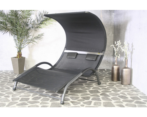 Chaise longue avec toit ouvrant et coussins