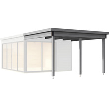 Carport mit Holzkonstruktion und vier Pfosten