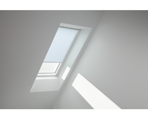 Store tamisant VELUX bleu ciel uni à commande manuelle cadre blanc RFL FK06 4166SWL