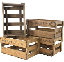 Pile de caisses en bois avec l''inscription ''Wein schenkt Freude''