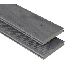 Deux lames de terrasse en matériau composite bois