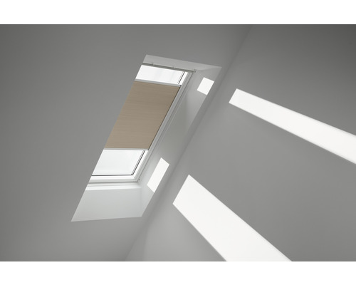 Store plissé alvéolaire Velux beige uni à commande manuelle FHC C02 1155SWL