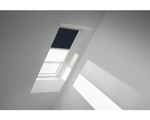 Kit éco Velux store occultant bleu foncé uni et store plissé blanc à commande manuelle cadre blanc DFD C02 1100SWL