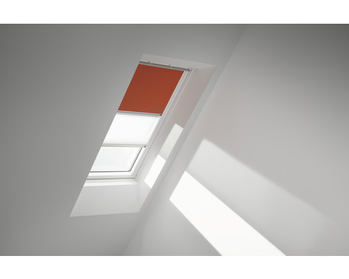 Kit éco Velux store occultant orange uni et store plissé blanc à commande manuelle cadre blanc DFD S08 4564SWL