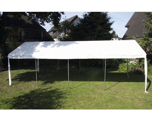 Weißes Partyzelt auf einer Rasenfläche