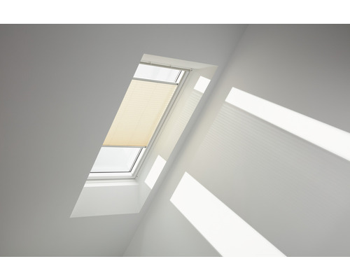 Store plissé Velux à commande manuelle beige crème uni FHL C02 1278S