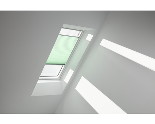 Store plissé Velux menthe uni à commande manuelle FHL C02 1281SWL