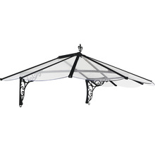 Vordach mit transparentem Dach und dekorativen Halterungen