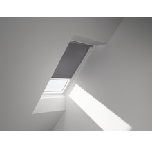 Fenêtre de toit avec store plissé installé