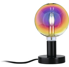 Tischleuchte mit runder, schillernder Glühbirne und schwarzem Sockel